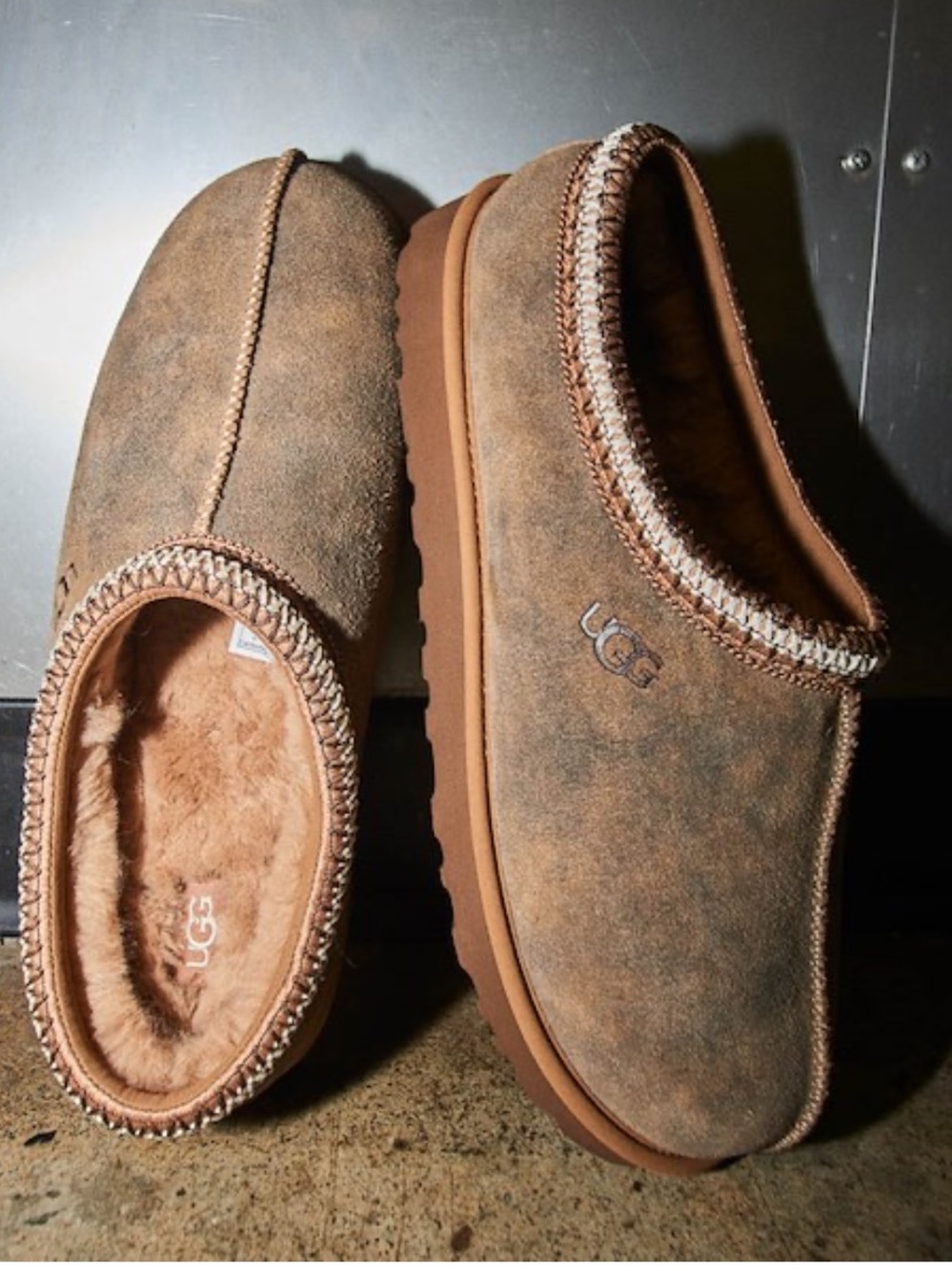 UGG men Tasman Baxter
Color:Chestnut Suede Slip-On Clog with size 10 gently used